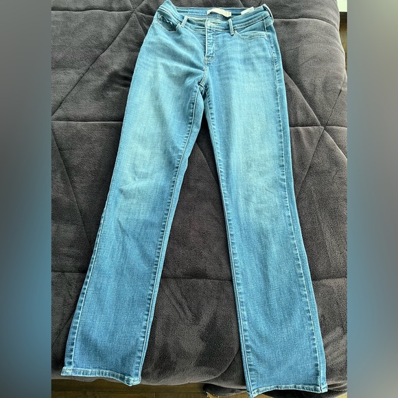 Woman’s Levi’s 512 perfectly slimming jeans - Picture 4 of 4